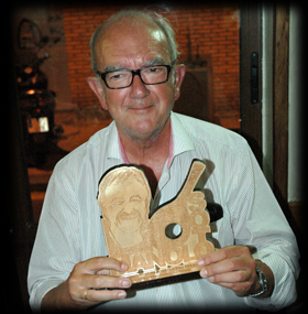 César Martínez Urbina con el premio